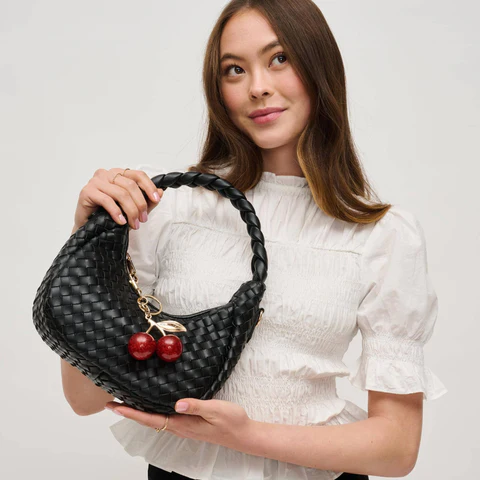 4 Purse Decoration Ideas to Personalize Your Bag